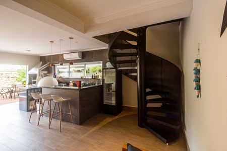 Casa de condomínio à venda com 350m², 4 quartos e 4 vagas Casa de condomínio à venda com 350m², 4 quartos e 4 vagasÁrea gourmet