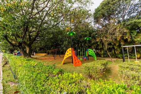 Casa de condomínio à venda com 350m², 4 quartos e 4 vagas Casa de condomínio à venda com 350m², 4 quartos e 4 vagasÁrea comum - Playground