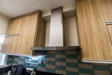 Casa de condomínio à venda com 350m², 4 quartos e 4 vagas Casa de condomínio à venda com 350m², 4 quartos e 4 vagasDetalhe da cozinha