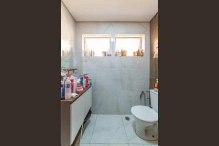 Casa para alugar com 281m², 3 quartos e 7 vagasBanheiro da Suíte 1