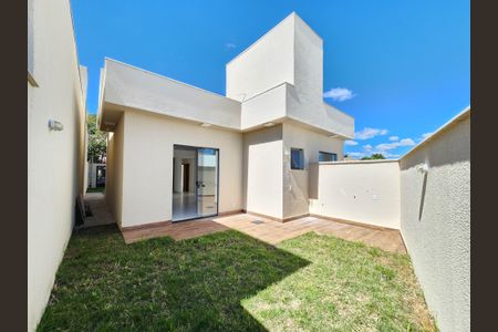 Casa à venda com 90m², 3 quartos e 2 vagasQuintal