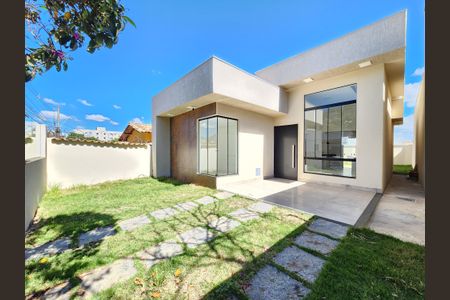 Casa à venda com 90m², 3 quartos e 2 vagasFachada