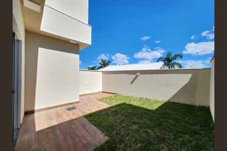 Casa à venda com 90m², 3 quartos e 2 vagasQuintal