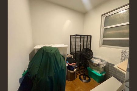 Apartamento à venda com 293m², 4 quartos e 2 vagas Apartamento à venda com 293m², 4 quartos e 2 vagasÁrea de Serviço - Quarto