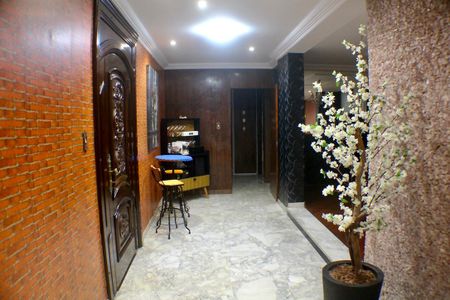 Apartamento à venda com 293m², 4 quartos e 2 vagas Apartamento à venda com 293m², 4 quartos e 2 vagasSala