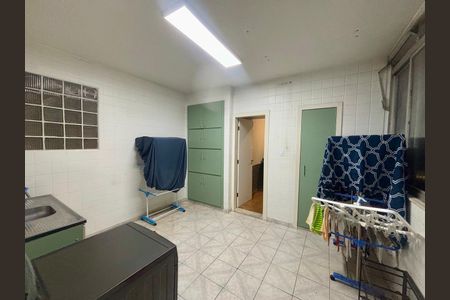 Apartamento à venda com 293m², 4 quartos e 2 vagas Apartamento à venda com 293m², 4 quartos e 2 vagasÁrea de Serviço