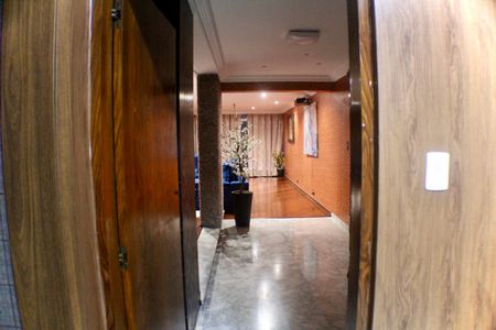 Apartamento à venda com 293m², 4 quartos e 2 vagas Apartamento à venda com 293m², 4 quartos e 2 vagasCorredor