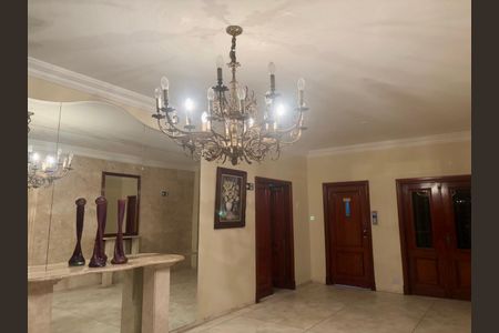 Apartamento à venda com 293m², 4 quartos e 2 vagas Apartamento à venda com 293m², 4 quartos e 2 vagasHall Condomínio