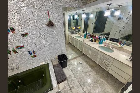 Apartamento à venda com 293m², 4 quartos e 2 vagas Apartamento à venda com 293m², 4 quartos e 2 vagasBanheiro Suite