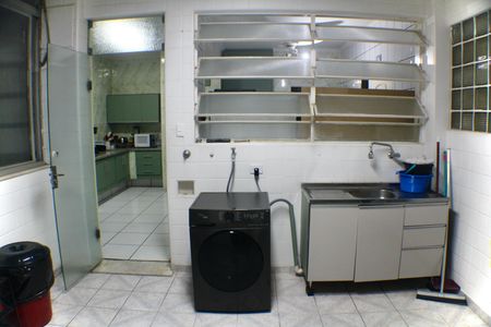 Apartamento à venda com 293m², 4 quartos e 2 vagas Apartamento à venda com 293m², 4 quartos e 2 vagasÁrea de Serviço