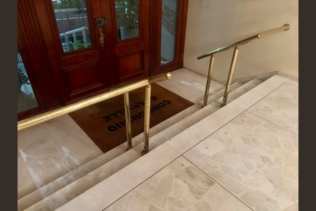 Apartamento à venda com 293m², 4 quartos e 2 vagas Apartamento à venda com 293m², 4 quartos e 2 vagasHall Condomínio