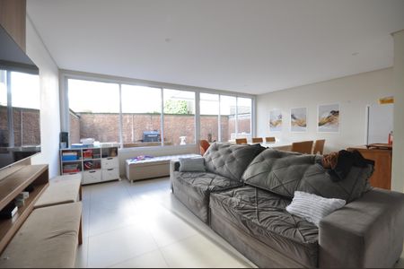 Casa de condomínio para alugar com 240m², 4 quartos e 3 vagasSala