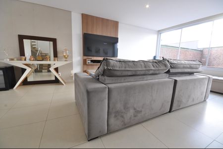 Casa de condomínio para alugar com 240m², 4 quartos e 3 vagasSala