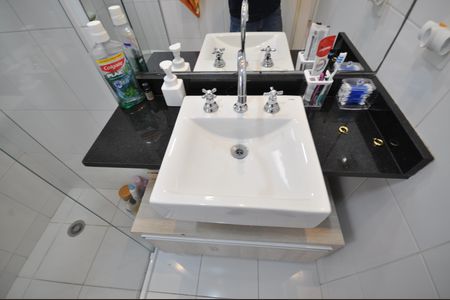 Casa de condomínio para alugar com 240m², 4 quartos e 3 vagasBanheiro Social