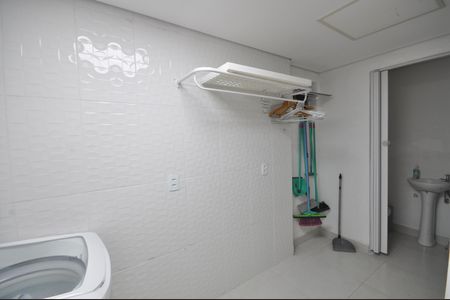 Casa de condomínio para alugar com 240m², 4 quartos e 3 vagasÁrea de Serviço