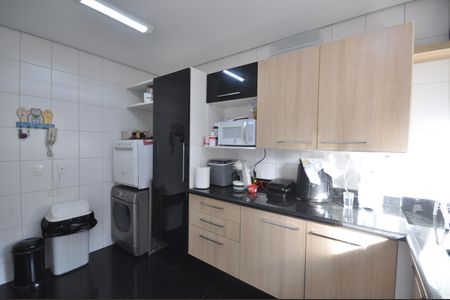 Casa de condomínio para alugar com 240m², 4 quartos e 3 vagasCozinha