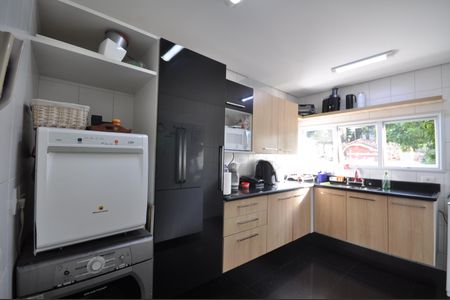 Casa de condomínio para alugar com 240m², 4 quartos e 3 vagasCozinha