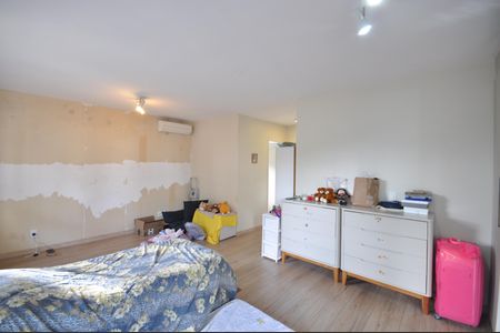 Casa de condomínio para alugar com 240m², 4 quartos e 3 vagasSuíte 1