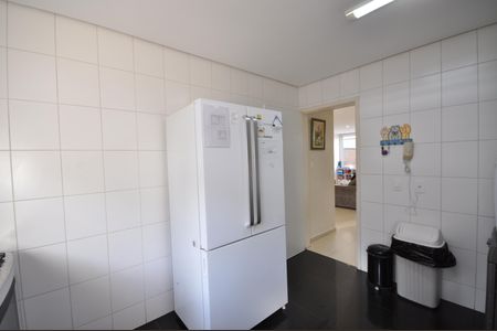 Casa de condomínio para alugar com 240m², 4 quartos e 3 vagasCozinha