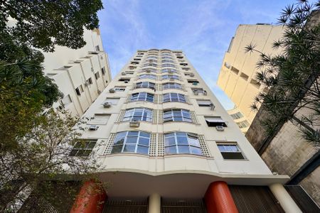 Apartamento à venda com 261m², 5 quartos e 1 vaga Apartamento à venda com 261m², 5 quartos e 1 vagaFachada