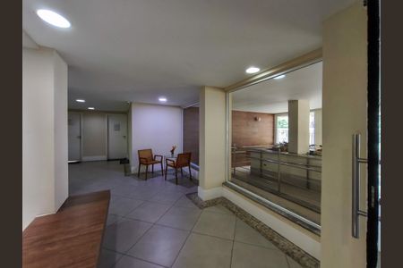 Apartamento à venda com 61m², 2 quartos e 1 vaga Apartamento à venda com 61m², 2 quartos e 1 vagaFachada e portaria