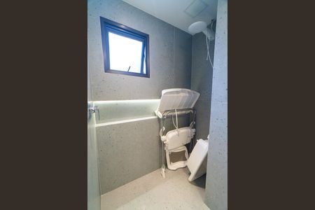 Apartamento à venda com 180m², 3 quartos e 3 vagas Apartamento à venda com 180m², 3 quartos e 3 vagasBanheiro da Suíte Detalhe