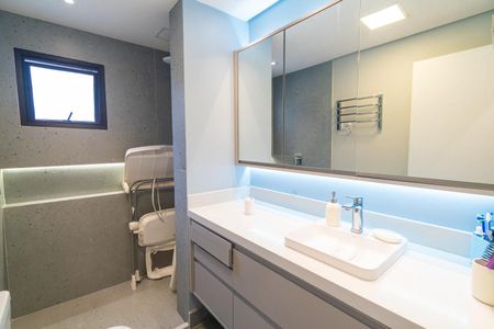 Apartamento à venda com 180m², 3 quartos e 3 vagas Apartamento à venda com 180m², 3 quartos e 3 vagasBanheiro da Suíte