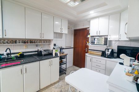 Apartamento à venda com 180m², 3 quartos e 3 vagas Apartamento à venda com 180m², 3 quartos e 3 vagasCozinha e Área de Serviço