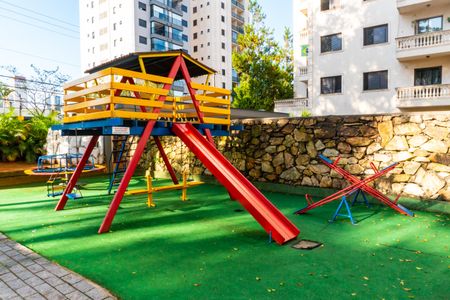 Apartamento à venda com 180m², 3 quartos e 3 vagas Apartamento à venda com 180m², 3 quartos e 3 vagasÁrea comum - Playground