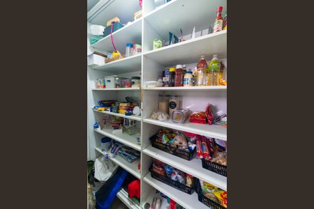 Apartamento à venda com 180m², 3 quartos e 3 vagas Apartamento à venda com 180m², 3 quartos e 3 vagasDespensa