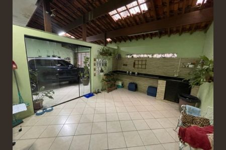 Casa à venda com 220m², 3 quartos e 2 vagas