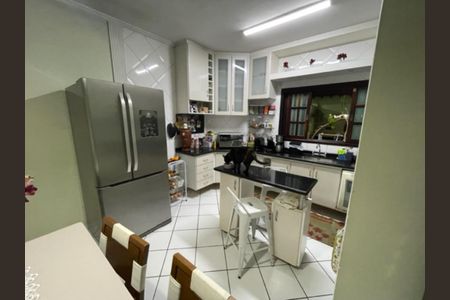 Casa à venda com 220m², 3 quartos e 2 vagas