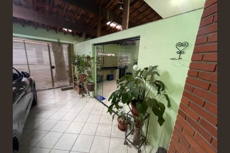 Casa à venda com 220m², 3 quartos e 2 vagas