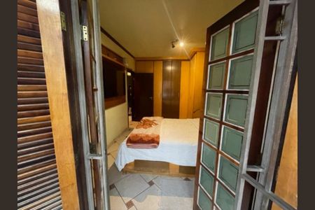 Casa à venda com 220m², 3 quartos e 2 vagas