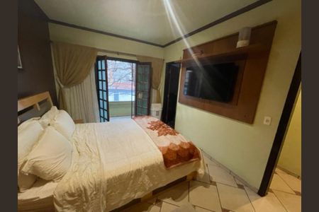 Casa à venda com 220m², 3 quartos e 2 vagas