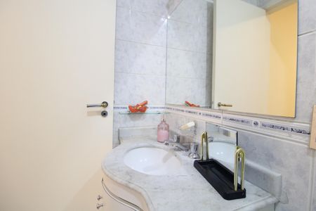 Casa para alugar com 125m², 3 quartos e 2 vagasBanheiro Social