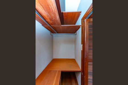 Apartamento para alugar com 240m², 4 quartos e 2 vagas Apartamento para alugar com 240m², 4 quartos e 2 vagasCloset da suíte