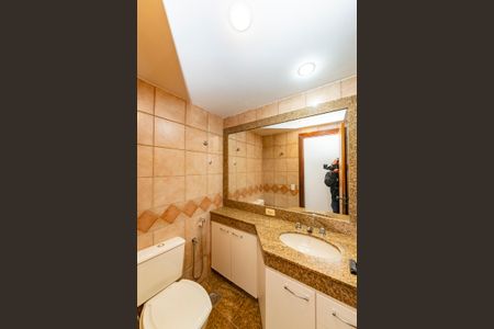 Apartamento para alugar com 240m², 4 quartos e 2 vagas Apartamento para alugar com 240m², 4 quartos e 2 vagasBanheiro Social