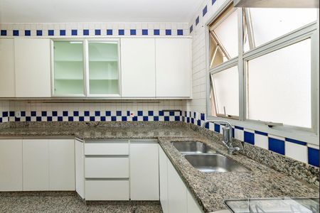 Apartamento para alugar com 240m², 4 quartos e 2 vagas Apartamento para alugar com 240m², 4 quartos e 2 vagasCozinha