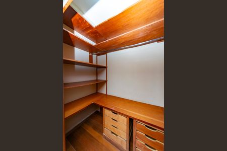 Apartamento para alugar com 240m², 4 quartos e 2 vagas Apartamento para alugar com 240m², 4 quartos e 2 vagasCloset da suíte