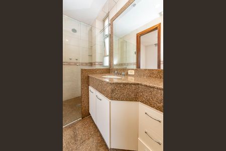 Apartamento para alugar com 240m², 4 quartos e 2 vagas Apartamento para alugar com 240m², 4 quartos e 2 vagasBanheiro da Suíte