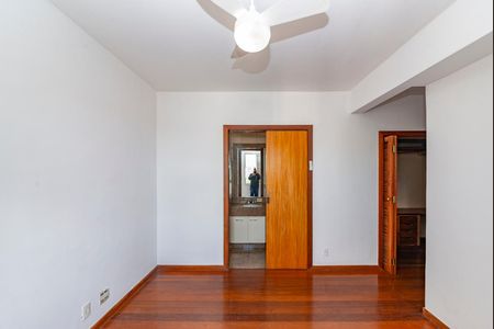 Apartamento para alugar com 240m², 4 quartos e 2 vagas Apartamento para alugar com 240m², 4 quartos e 2 vagasSuíte