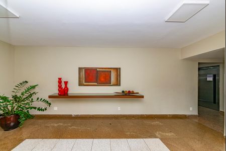 Apartamento para alugar com 240m², 4 quartos e 2 vagas Apartamento para alugar com 240m², 4 quartos e 2 vagasHall de entrada