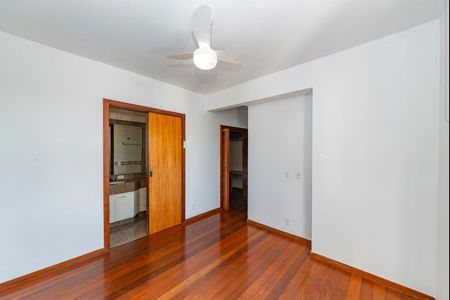 Apartamento para alugar com 240m², 4 quartos e 2 vagas Apartamento para alugar com 240m², 4 quartos e 2 vagasSuíte
