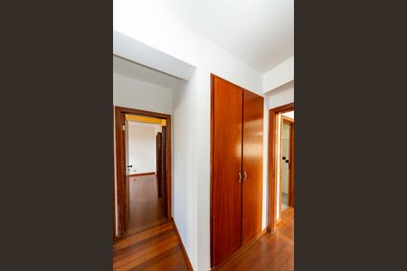 Apartamento para alugar com 240m², 4 quartos e 2 vagas Apartamento para alugar com 240m², 4 quartos e 2 vagasCorredor