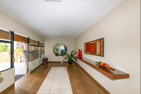 Apartamento para alugar com 240m², 4 quartos e 2 vagas Apartamento para alugar com 240m², 4 quartos e 2 vagasHall de entrada