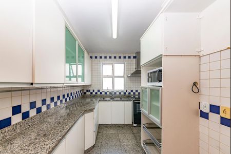 Apartamento para alugar com 240m², 4 quartos e 2 vagas Apartamento para alugar com 240m², 4 quartos e 2 vagasCozinha