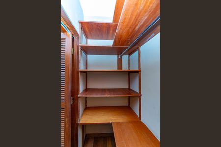 Apartamento para alugar com 240m², 4 quartos e 2 vagas Apartamento para alugar com 240m², 4 quartos e 2 vagasCloset da suíte