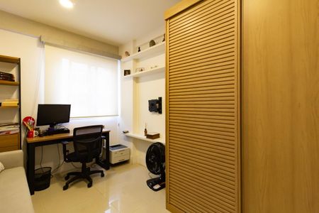 Apartamento à venda com 140m², 3 quartos e 1 vaga Apartamento à venda com 140m², 3 quartos e 1 vagaEscritório