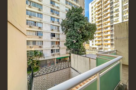 Casa à venda com 320m², 4 quartos e 2 vagas Casa à venda com 320m², 4 quartos e 2 vagasVaranda